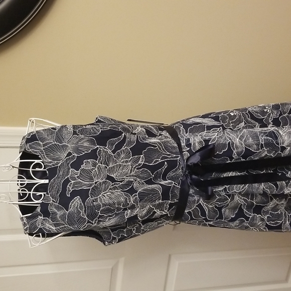 Stunning Tahari navy and white dress NWT - Picture 2 of 15